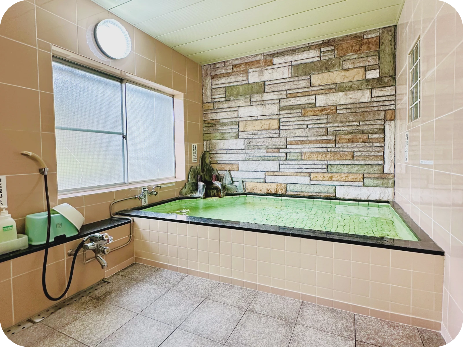 前田屋旅館の施設(男性風呂場)